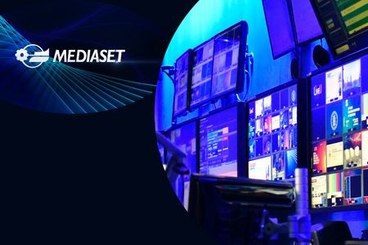 Mediaset - immagine con monitor